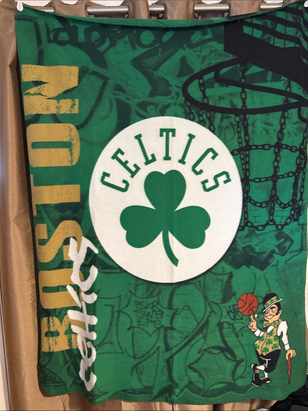 Boston Celtics Shamrock Fleece Throw Blanket - Green White